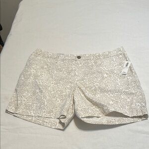 Old Navy Cream Textured Bermudas